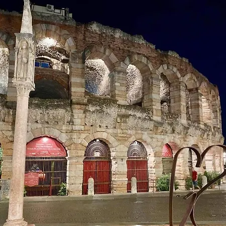 公寓 亚历山德拉之家旅馆