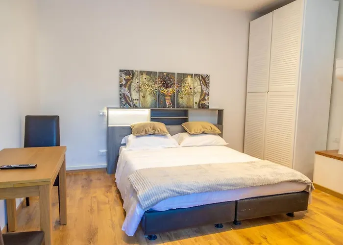 Alexandra's House アパート