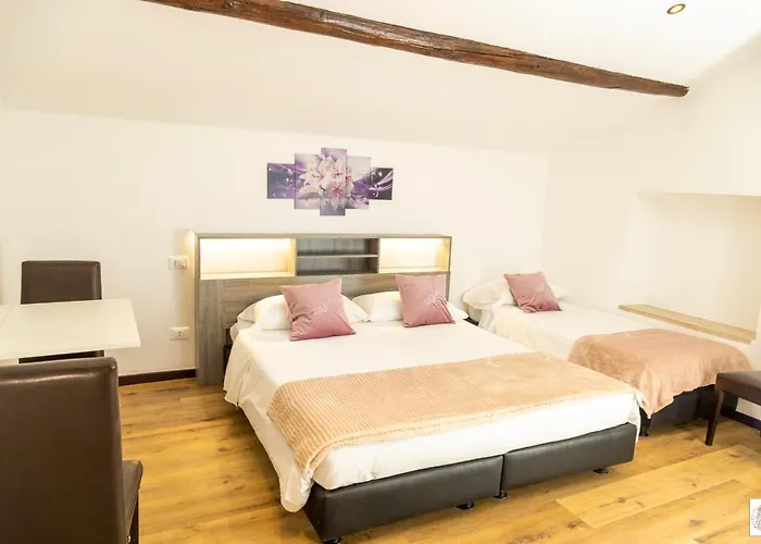 Alexandra's House アパート