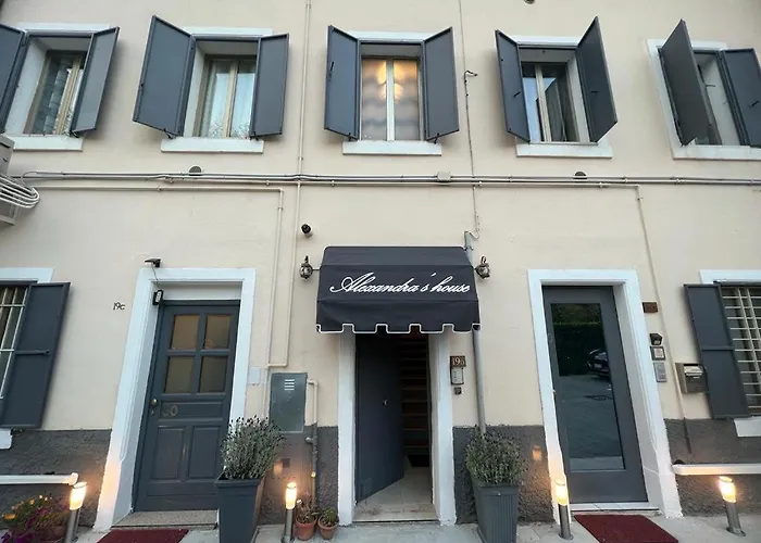 Alexandra's House アパート *